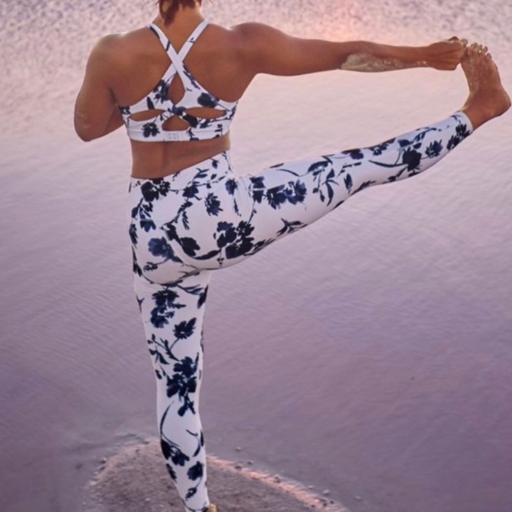 Athleta M